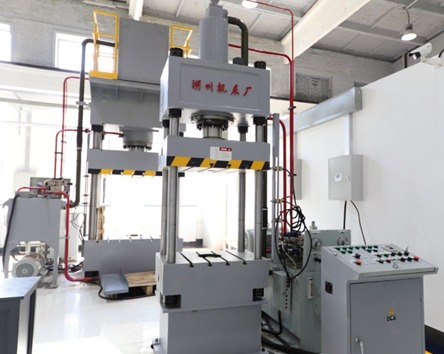 通用型四柱液压机 通用型四柱液压机